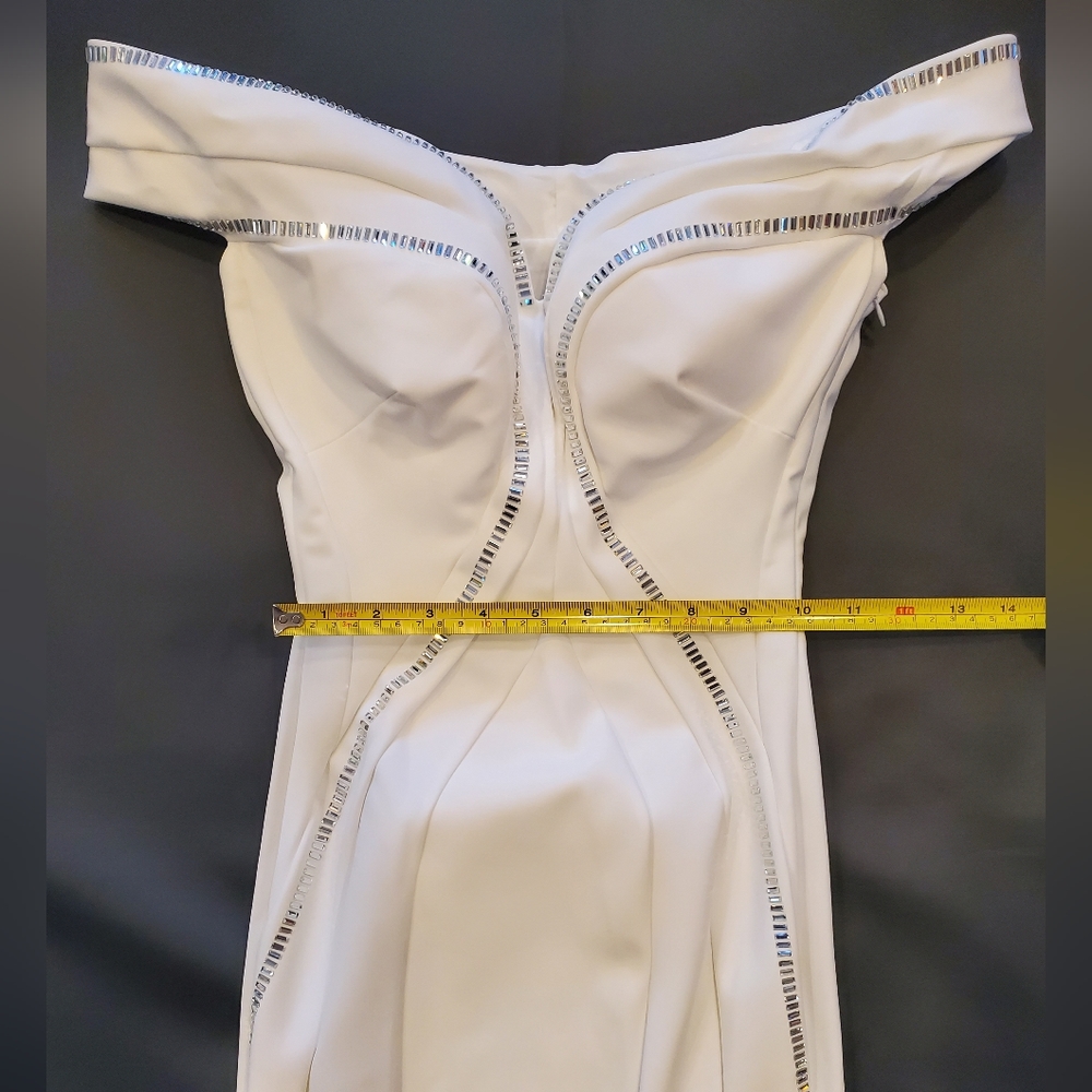 NWT$1,390 Chiara Boni Genny Embellished White Mermaid Gown Dress Sz 2 (38) - Picture 10 of 16